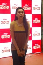 Karisma Kapoor plays with kids at Kellogs chocos augmented reality game on 24th Aug 2012 (40).JPG