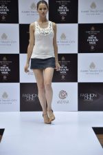 at Aamby Valley Bridal week model auditions in Sahara Star on 25th Aug 2012 (11).JPG