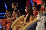 Bipasha Basu on the sets of Lil Masters in Famous Studio on 28th Aug 2012 (17).JPG