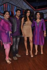 Bipasha Basu, Farah Khan, Geeta Kapoor on the sets of Lil Masters in Famous Studio on 28th Aug 2012 (56).JPG