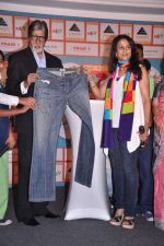 Amitabh Bachchan, Shobha De at Parikrama foundation charity event in Taj Land_s End, Mumbai on 1st Sept 2012 (63).JPG
