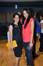 Shamita Singha at Poonam Soni_s Platinum collection in Breach Candy on 6th Sept 2012 (1).JPG