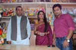 Deepika Samson, Shoaib Ibrahim with Paresh Rawal sells Ganesh idols for the promotion of his film Oh My God on 7th Sept 2012 (62).JPG