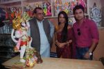 Deepika Samson, Shoaib Ibrahim with Paresh Rawal sells Ganesh idols for the promotion of his film Oh My God on 7th Sept 2012 (66).JPG