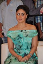 Kareena Kapoor at Heroine film promotions in Kurla, Mumbai on 7th Sept 2012 (81).JPG