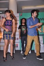 Ranbir Kapoor, Priyanka Chopra at Barfi promotions in R City Mall, Kurla on 8th Sept 2012 (149).JPG
