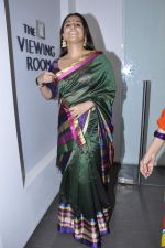 Vidya Balan at Viveek Sharma exhibition in Colaba on 8th Sept 2012 (10).JPG