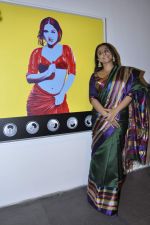 Vidya Balan at Viveek Sharma exhibition in Colaba on 8th Sept 2012 (118).JPG