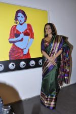 Vidya Balan at Viveek Sharma exhibition in Colaba on 8th Sept 2012 (120).JPG