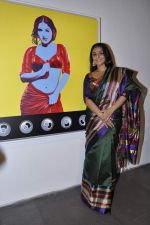Vidya Balan at Viveek Sharma exhibition in Colaba on 8th Sept 2012 (122).JPG