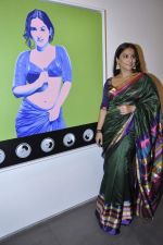 Vidya Balan at Viveek Sharma exhibition in Colaba on 8th Sept 2012 (49).JPG