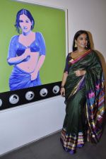 Vidya Balan at Viveek Sharma exhibition in Colaba on 8th Sept 2012 (51).JPG