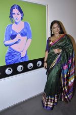 Vidya Balan at Viveek Sharma exhibition in Colaba on 8th Sept 2012 (52).JPG
