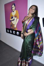 Vidya Balan at Viveek Sharma exhibition in Colaba on 8th Sept 2012 (56).JPG