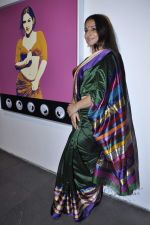 Vidya Balan at Viveek Sharma exhibition in Colaba on 8th Sept 2012 (58).JPG