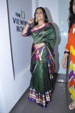 Vidya Balan at Viveek Sharma exhibition in Colaba on 8th Sept 2012 (6).JPG