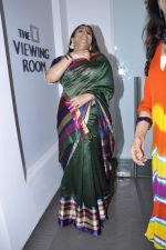 Vidya Balan at Viveek Sharma exhibition in Colaba on 8th Sept 2012 (9).JPG
