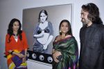 Vidya Balan, Shobha De at Viveek Sharma exhibition in Colaba on 8th Sept 2012 (29).JPG