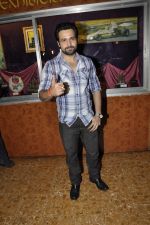 Emraan Hashmi checks audience response at Gaity on 9th Sept 2012 (31).jpg