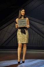 Kareena Kapoor on the sets of Zee Dance Ke Superstar in Famous on 10th Sept 2012 (24).JPG