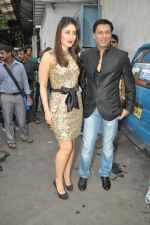 Kareena Kapoor, Madhur BHandarkar on the sets of Zee Dance Ke Superstar in Famous on 10th Sept 2012 (124).JPG