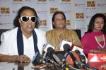 Anup Jalota, Poonam Dhillon, Ravindra Jain at Kripa Karo Bhagwan album launch in sa re gama office on 12th Sept 2012 (86).JPG