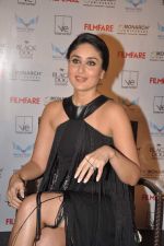 Kareena Kapoor launches September issue of Filmfare in Mumbai on 12th Sept 2012 (32).JPG