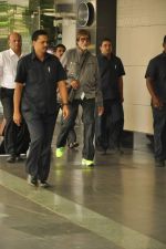 Amitabh Bachchan snapped in Mumbai Airport on 13th Sept 2012 (6).JPG