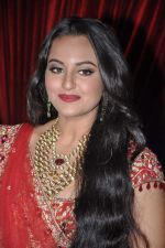 Sonakshi Sinha on Day 2 of Aamby Valley India Bridal Fashion Week 2012 in Mumbai on 13th Sept 2012 (157).JPG