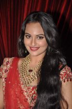 Sonakshi Sinha on Day 2 of Aamby Valley India Bridal Fashion Week 2012 in Mumbai on 13th Sept 2012 (158).JPG