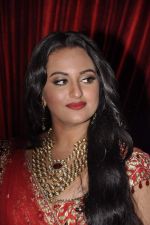 Sonakshi Sinha on Day 2 of Aamby Valley India Bridal Fashion Week 2012 in Mumbai on 13th Sept 2012 (160).JPG