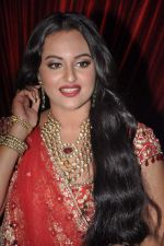 Sonakshi Sinha on Day 2 of Aamby Valley India Bridal Fashion Week 2012 in Mumbai on 13th Sept 2012 (162).JPG