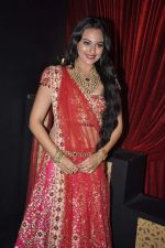 Sonakshi Sinha on Day 2 of Aamby Valley India Bridal Fashion Week 2012 in Mumbai on 13th Sept 2012 (168).JPG