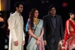 Esha Deol walk the ramp for Azva Collection show at Aamby Valley India Bridal Fashion Week 2012 in Mumbai on 15th Sept 2012 (6).JPG