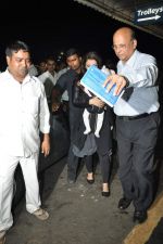 Aishwarya Rai snapped with baby Aaradhya at the Airport on 17th Sept 2012 (11).JPG