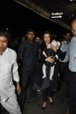 Aishwarya Rai snapped with baby Aaradhya at the Airport on 17th Sept 2012 (12).JPG