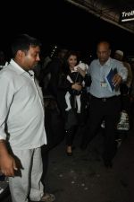 Aishwarya Rai snapped with baby Aaradhya at the Airport on 17th Sept 2012 (8).JPG