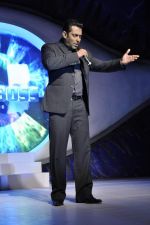 Salman Khan at the Launch of Bigg Boss 6 in Mumbai on 16th Sept 2012 (17).JPG