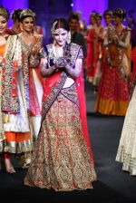 Soha Ali Khan walk the ramp for Vikram Phadnis show at Aamby Valley India Bridal Fashion Week 2012 Day 5 in Mumbai on 16th Sept 2012 (189).JPG