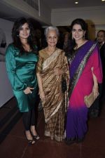 Waheeda Rehman, Shaina NC at Giant Awards in Mumbai on 17th Sept 2012 (23).JPG