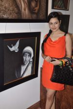 Yuvika Chaudhary at JS art gallery for artist Suraj Laheru in Santacruz, Mumbai on 16th Sept 2012 (42).JPG