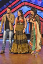 Rani Mukherjee on the sets of Dance Ke Superkids in Famous on 18th Sept 2012 (33).JPG