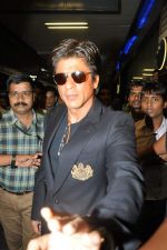 Shahrukh Khan snapped at the Airport in Mumbai on 19th Sept 2012 (1).JPG