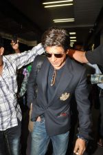 Shahrukh Khan snapped at the Airport in Mumbai on 19th Sept 2012 (12).JPG