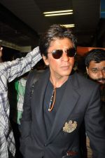 Shahrukh Khan snapped at the Airport in Mumbai on 19th Sept 2012 (14).JPG