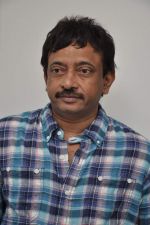 Ram Gopal Varma at 3D preview of RGV_s Bhoot Returns in Juhu, Mumbai on 22nd Sept 2012 (12).JPG