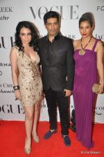Sheetal Mafatlal, Manish Malhotra, Sophie Chaudhary at Vogue_s 5th Anniversary bash in Trident, Mumbai on 22nd Sept 2012 (32).JPG