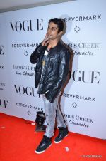 at Vogue_s 5th Anniversary bash in Trident, Mumbai on 22nd Sept 2012 (300).JPG
