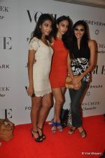 at Vogue_s 5th Anniversary bash in Trident, Mumbai on 22nd Sept 2012 (83).JPG