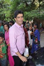 Manish Malhotra at Jeetendra_a ganpati Visarjan on 23rd Sept 2012 (35).JPG